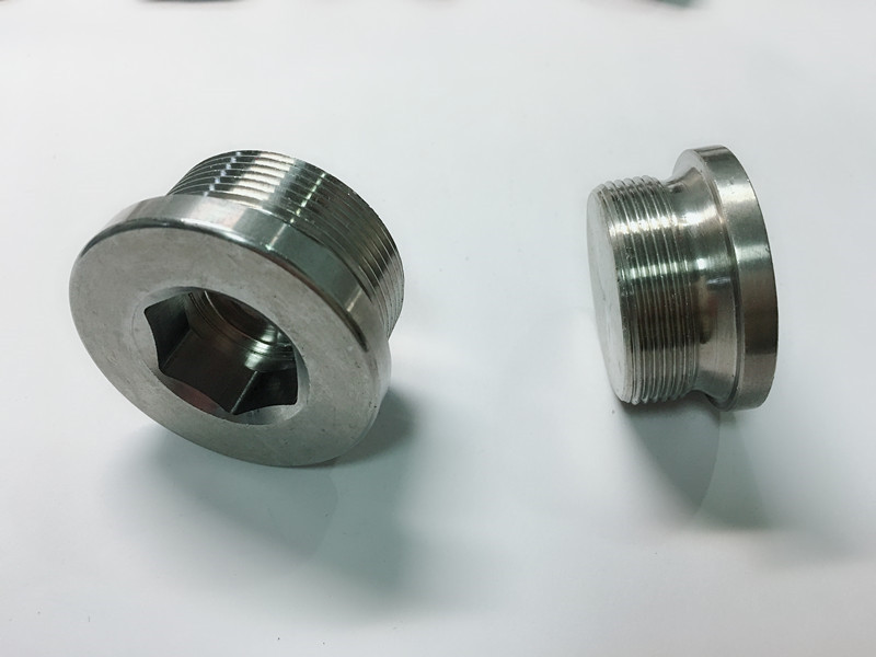 op maat gemaakte roestvrijstalen ringbout met RVS sleutelring